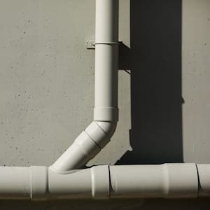 Los bajantes de agua de los edificios requieren una revisión periódica