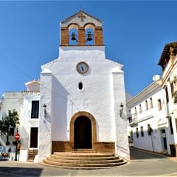 Secado de las  humedades que suben por las paredes en la Iglesia de la Candelaria de Benagaldón